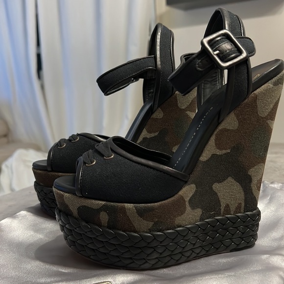 Authentic Giuseppe Zanotti camouflage wedges - Picture 7 of 8